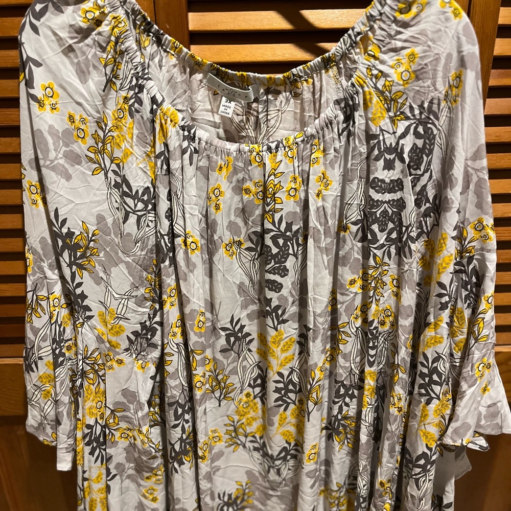 75. WOMENS FEVER 3X DETAIL TOP